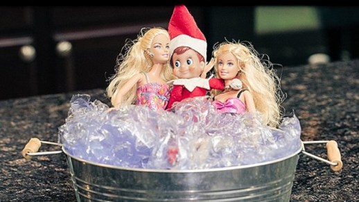 elf-on-a-shelf-hot-tub-640x360
